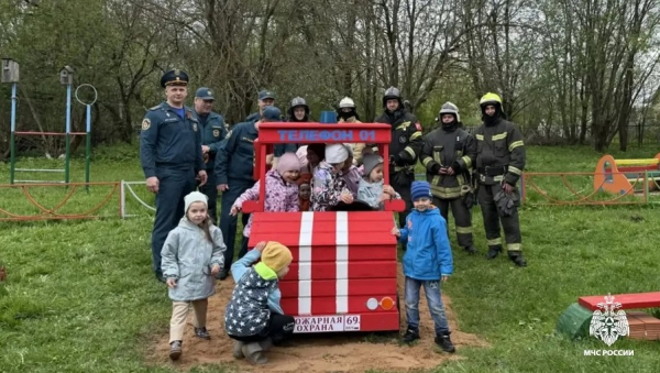 У детского сада в Тверской области появилась личная пожарная машина У детского сада в Тверской области появилась личная пожарная машина