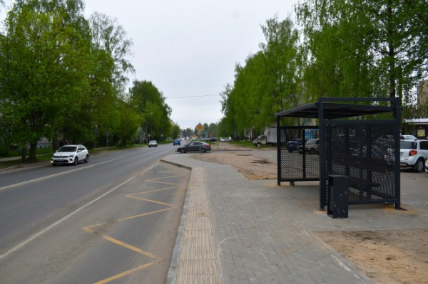В Твери устанавливают новые павильоны на автобусных остановках