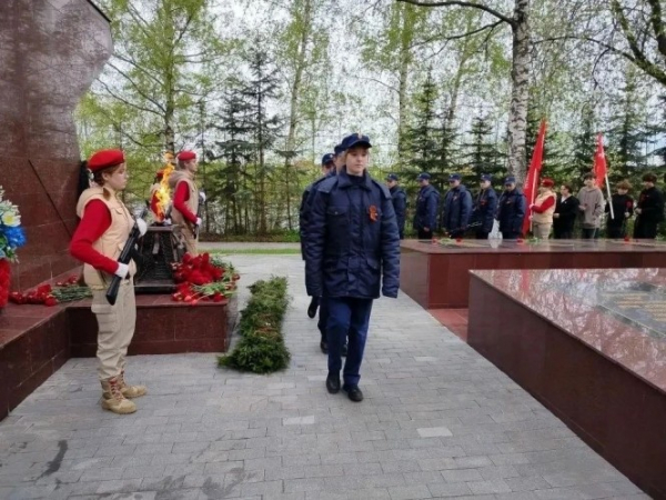 Тверские ученики кадетского класса ФСБ России станцевали "Вальс Победы"