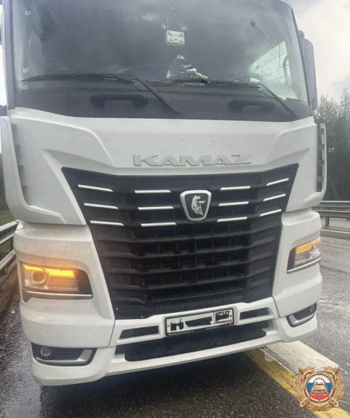 На М-11 в Тверской области КамАз врезался в Mercedes На М-11 в Тверской области КамАз врезался в Mercedes