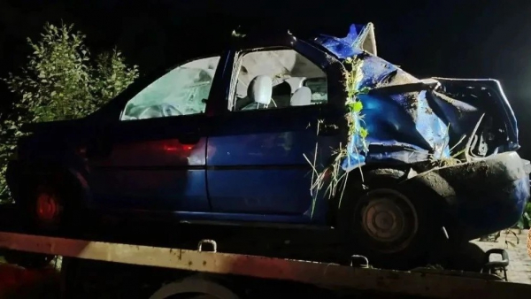 Девушка пострадала в перевернувшемся в Тверской области автомобиле Девушка пострадала в перевернувшемся в Тверской области автомобиле