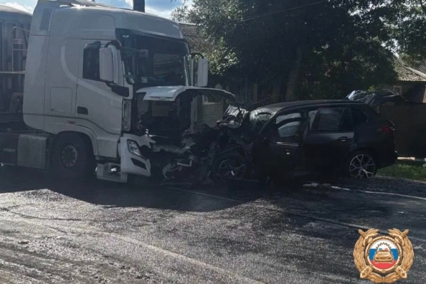 Два человека погибли и двое пострадали в лобовом ДТП с большегрузом в Тверской области Два человека погибли и двое пострадали в лобовом ДТП с большегрузом в Тверской области