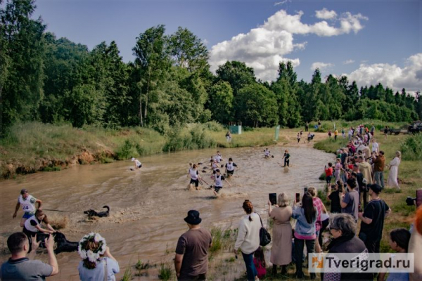 По колено в грязи, по уши в счастье: под Тверью прошёл первый «Мохнатый Замес» По колено в грязи, по уши в счастье: под Тверью прошёл первый «Мохнатый Замес»