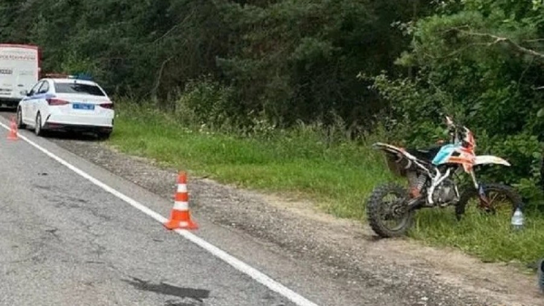 В Калининском округе малолетний питбайкер врезался в авто В Калининском округе малолетний питбайкер врезался в авто