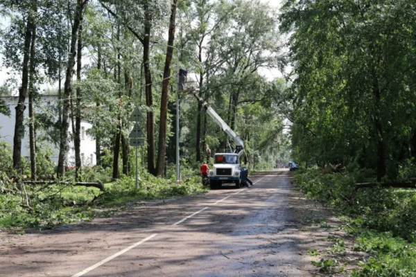 В Ржевском округе ликвидируют последствия урагана В Ржевском округе ликвидируют последствия урагана