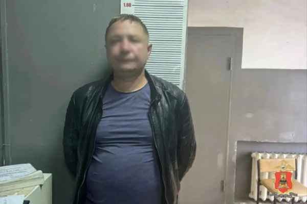 В Твери мужчина дебоширил в автобусе и грозился со всеми расправиться В Твери мужчина дебоширил в автобусе и грозился со всеми расправиться
