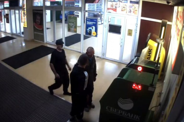 В Твери на видео попал разбой в торговом центре В Твери на видео попал разбой в торговом центре