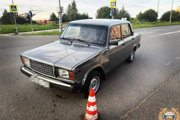 В Твери скутер врезался в ВАЗ на бульваре Гусева В Твери скутер врезался в ВАЗ на бульваре Гусева