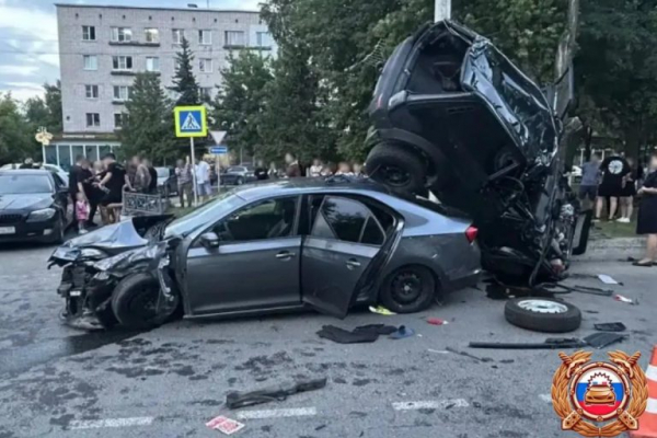 В Тверской области двое мужчин пострадали в серьезном ДТП В Тверской области двое мужчин пострадали в серьезном ДТП