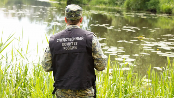 В Тверской области из реки достали труп мужчины В Тверской области из реки достали труп мужчины