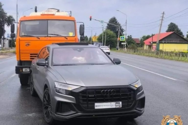 В Тверской области КамАЗ протаранил Audi В Тверской области КамАЗ протаранил Audi