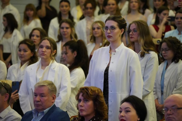 В ТвГМУ торжественно вручили дипломы 473 российским выпускникам: 33 из них с отличием