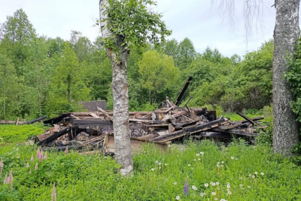 Житель Тверской области сжег дом после убийства знакомой из-за денег Житель Тверской области сжег дом после убийства знакомой из-за денег