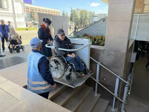 По инициативе Владимира Васильева на вокзале Твери установили подъемник для людей с ограниченными возможностями