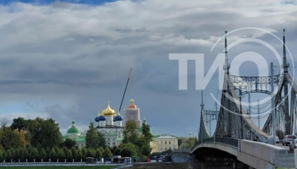 На колокольню главного собора Твери подняли крест