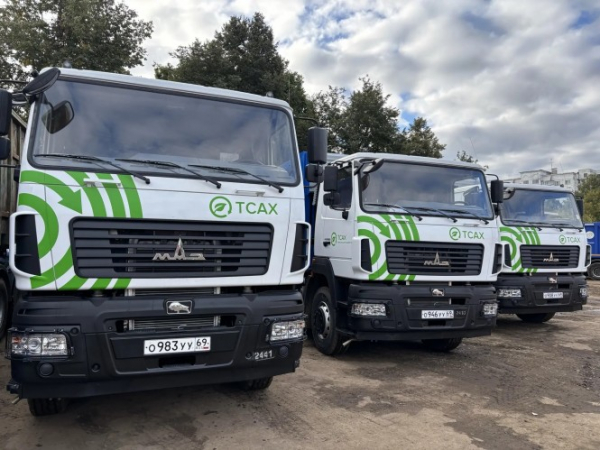 Для ООО "ТСАХ" закуплены новые мусоровозы, мультилифты и ломовоз