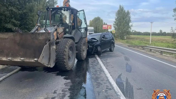 Появились фото ДТП в Тверской области, где машины протаранили трактор, знак и дерево Появились фото ДТП в Тверской области, где машины протаранили трактор, знак и дерево
