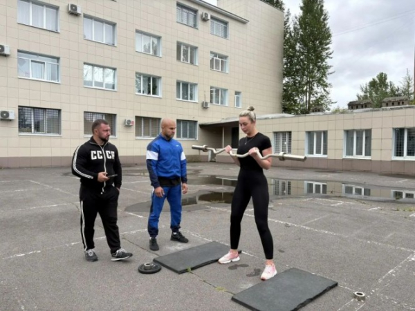 Полицейские Верхневолжья тягали на соревнованиях штанги и машины