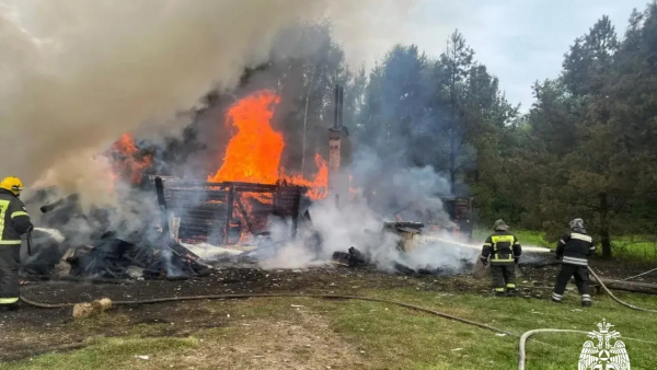 В Тверской области полностью сгорел жилой дом В Тверской области полностью сгорел жилой дом