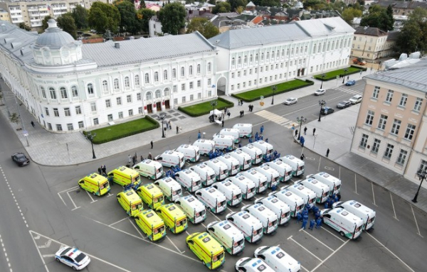 Виталий Королев и Алёна Аршинова вручили новые машины скорой помощи Виталий Королев и Алёна Аршинова вручили новые машины скорой помощи